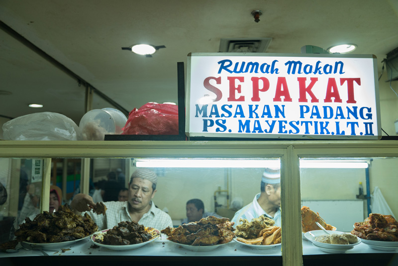 Rumah Makan Padang Sepakat Legendary Food Jakarta