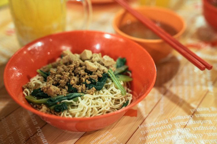 Places to Go: Bakmi Amoy - Whiteboard Journal